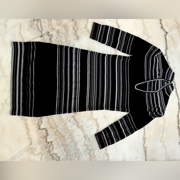 🖤NWT BCBG Generation stripped LBD with mock neck and back key-hole opening - Picture 2 of 6